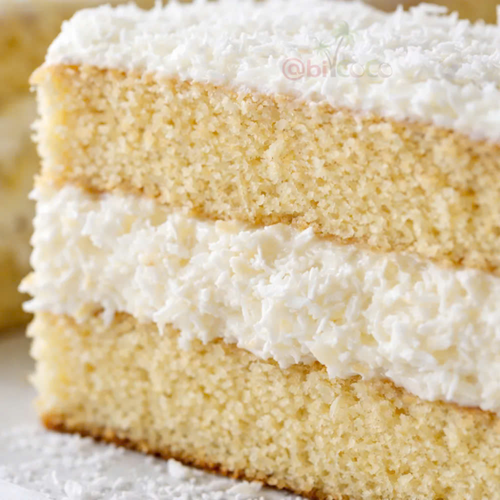 Using Desiccated Coconut as Cake Filling